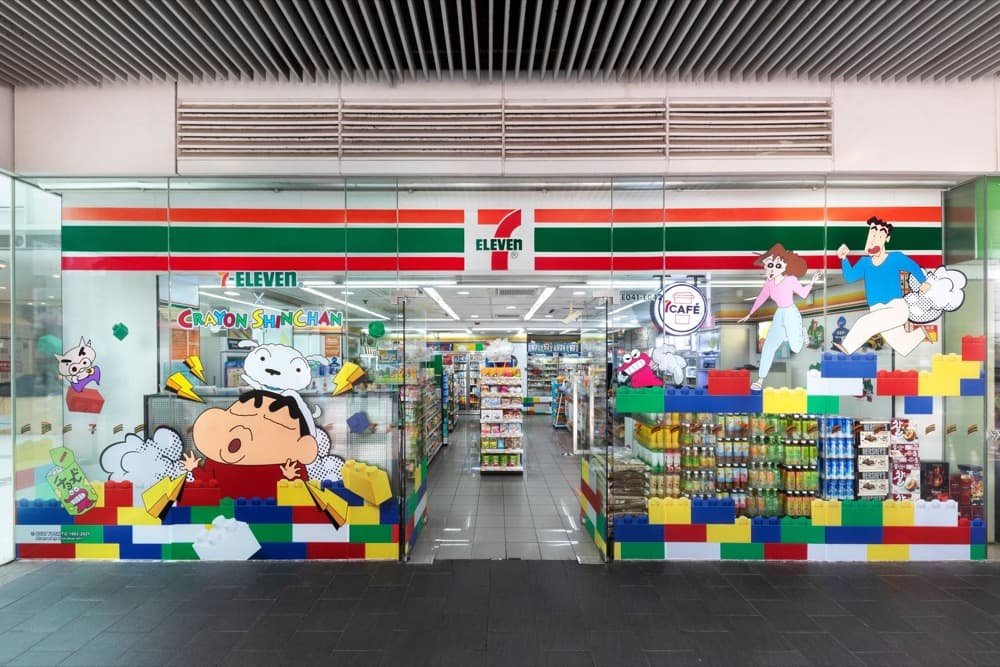 期間限定7-Eleven x 蠟筆小新主題概念店：免費送蠟筆小新「Let's take a brick! 」靜電貼紙：第3張圖片/優惠詳情