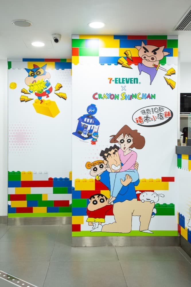 期間限定7-Eleven x 蠟筆小新主題概念店：免費送蠟筆小新「Let's take a brick! 」靜電貼紙：第4張圖片/優惠詳情