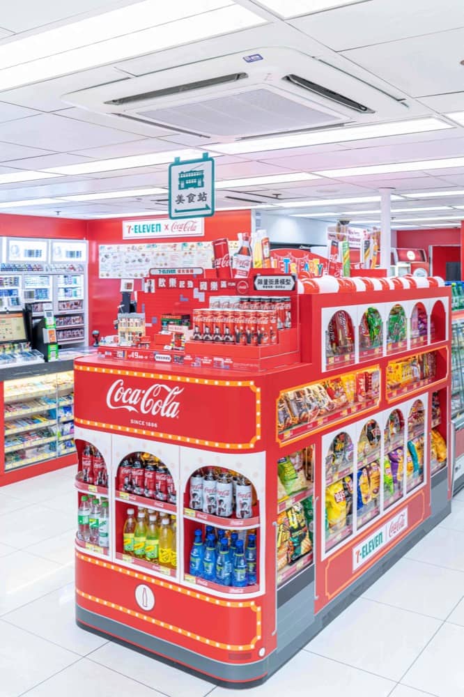 還有更多詳情/圖片7-Eleven x可口可樂 概念店  期間限定 互動遊戲贏獎品 獨家優先換購，包幫到你搵到最正嘅優惠呀！