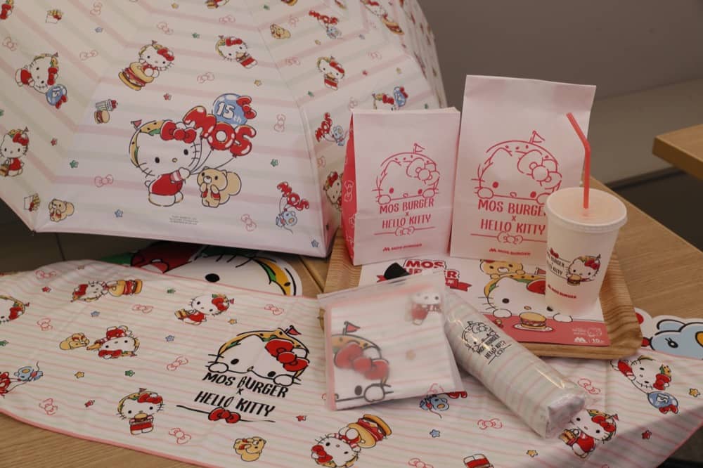 還有更多詳情/圖片MOS Burger十五周年優惠：半價優惠＋Hello Kitty主題店＋打卡填色享優惠，包幫到你搵到最正嘅優惠呀！